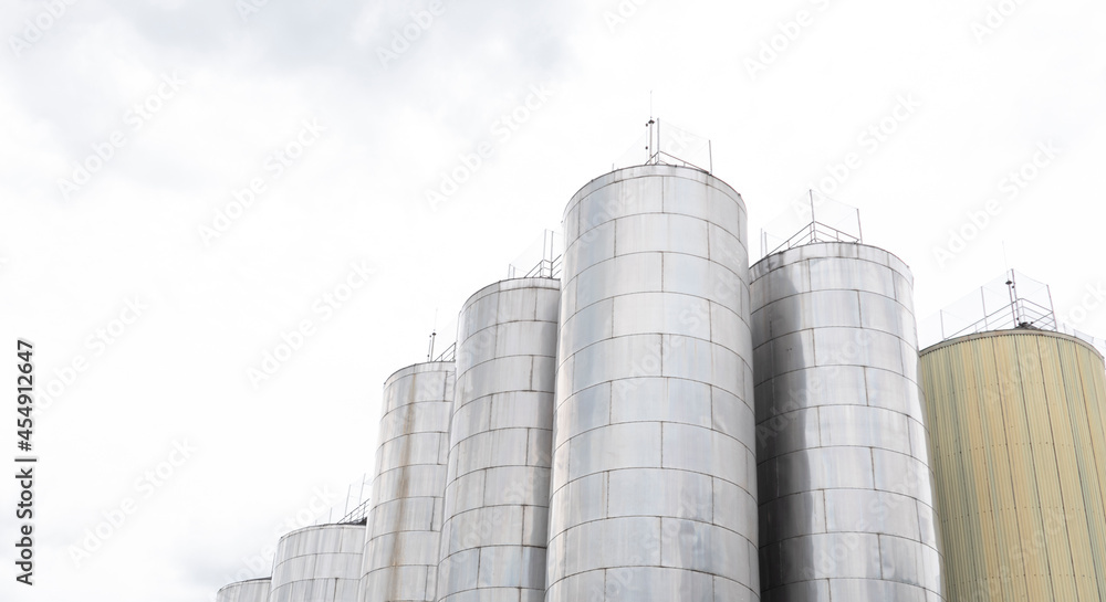 Beer fermentation tank or brewing plant Beer fermentation tank or brewing plant
