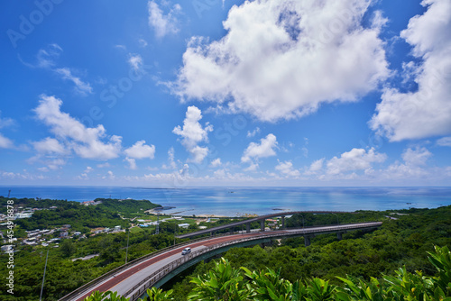 沖縄県南部　南城市のニライカナイ橋と知念岬公園　久高島