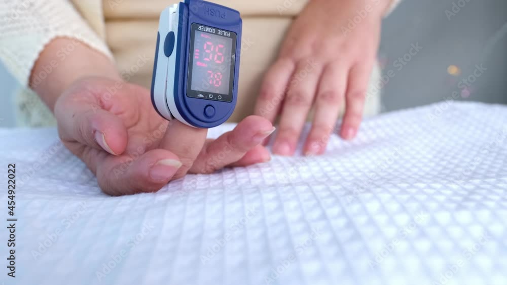 household medical device pulse oximeter for measuring oxygen in blood