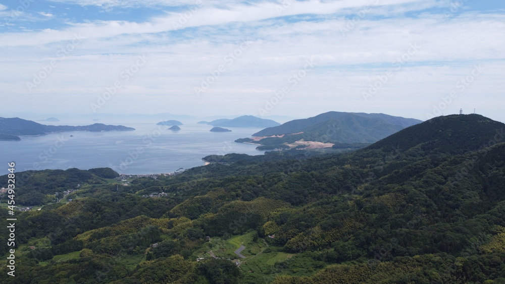 Naklejka premium 日本の風景 瀬戸内海とヤナイ ドローン空撮 山口県柳井市