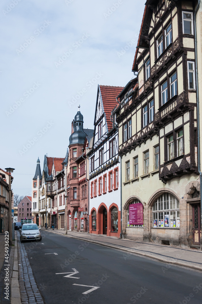 Häuserzeile mit alten Fachwerkhäusern in Quedlinburg im Harz