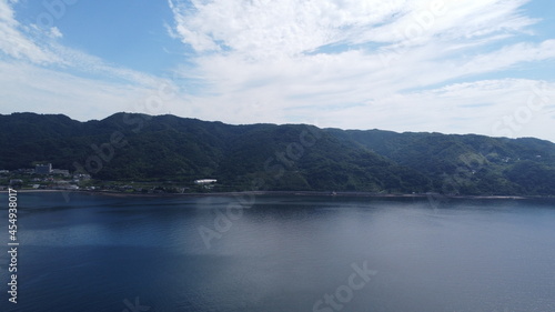 日本の海と自然豊かな瀬戸内海の景色 © YuAiru