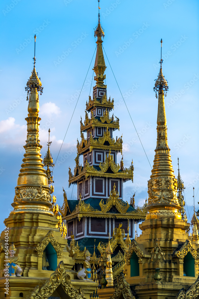 Fototapeta premium Myanmar. Yangon. Stupa of the Shwedagon Pagoda Buddhist holy place