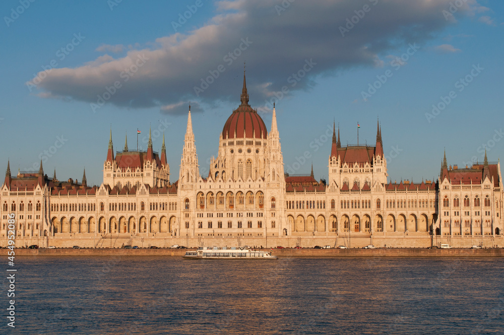 Fototapeta premium Budapest Parliament on the Danube River