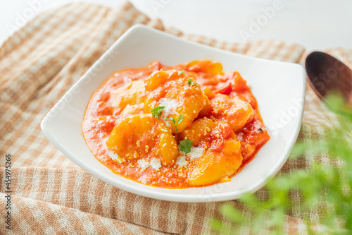 ジャガイモのニョッキ トマトクリームソース