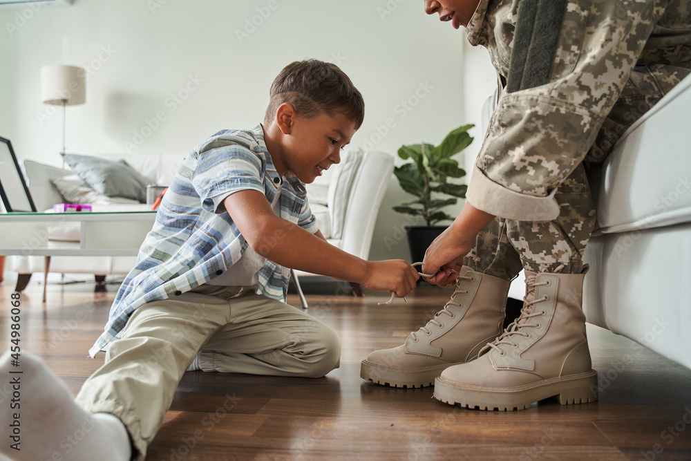 Military cheap shoelace tying