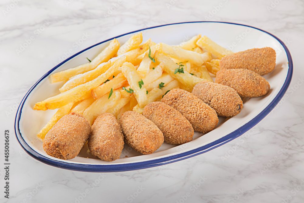 croquetas de jamón ibérico. croquetas de carne. croquetas de pollo