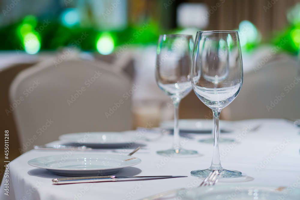 empty glass water on the table
empty glass water on the table