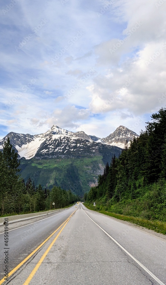 Naklejka premium road trips in the mountains