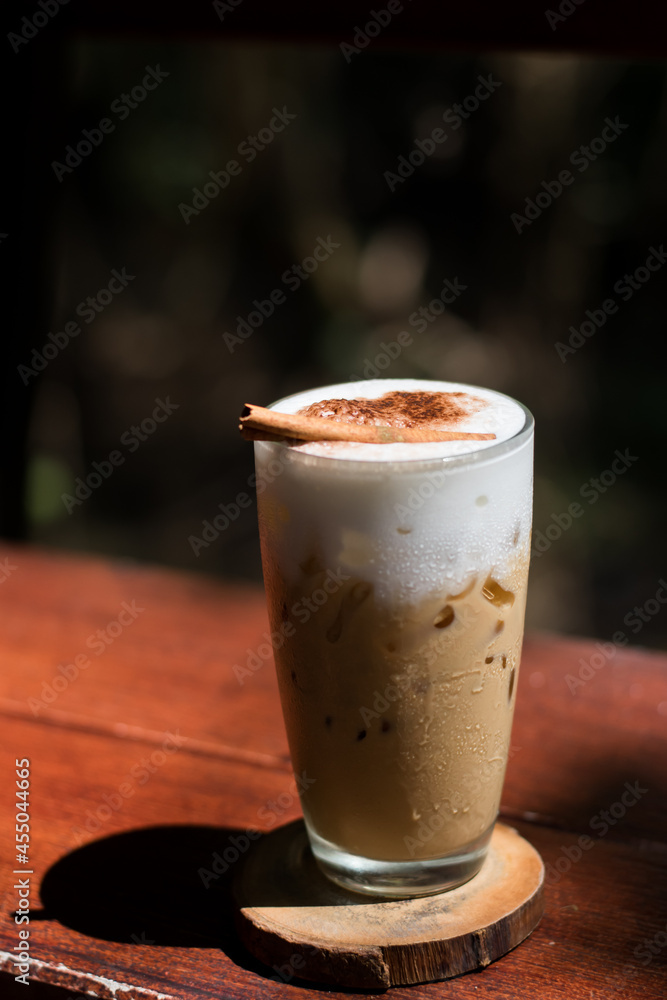 Coffee mugs are placed on a wooden coaster. And placed on a wooden floor and a dark background. Coffee mugs are placed on a wooden coaster. And placed on a wooden floor and a dark background.