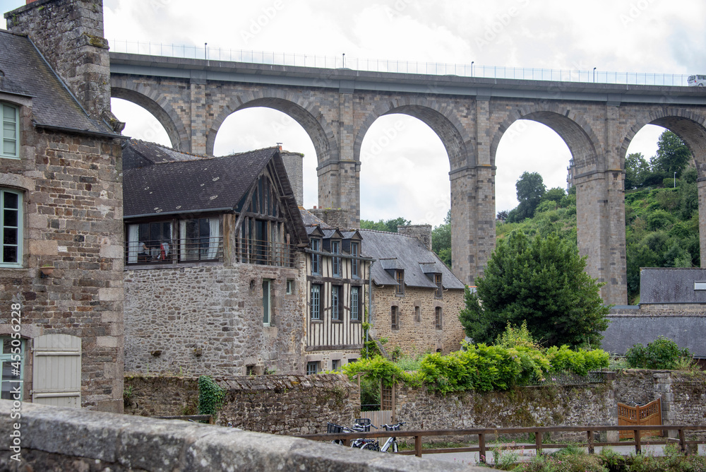 Frankreich, Département Côtes-d’Armor, Bretagne, Dinan, Viadukt in der Altstadt von Dinan, am Fluss La Rance