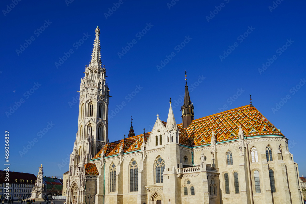 マチャシュ聖堂の屋根と尖塔