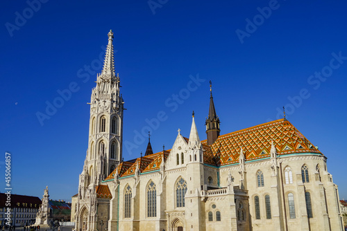 マチャシュ聖堂の屋根と尖塔