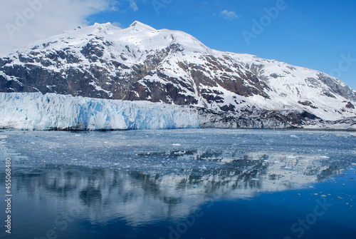Glacier and mountain in Alaska © Kyle