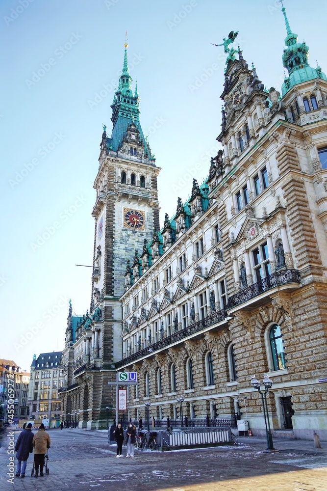 Naklejka premium Hamburger Rathaus im Winter