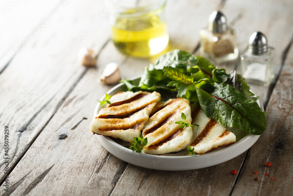 Grilled halloumi cheese with fresh green salad Grilled halloumi cheese with fresh green salad