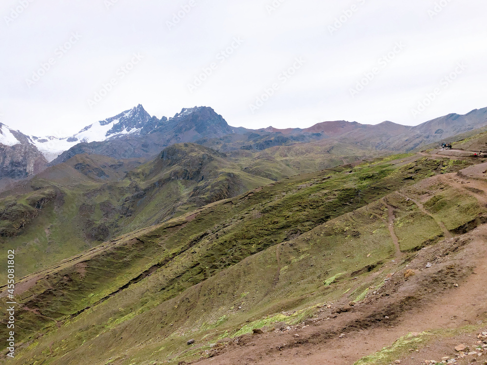[Peru] Beautiful mountain view from the trail (Vinicunca mountain (Rainbow Mountain))