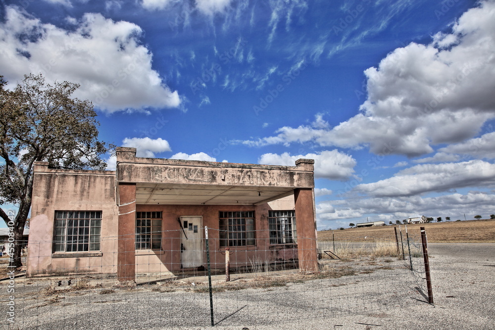 Fototapeta premium Schwab Road Gas Station