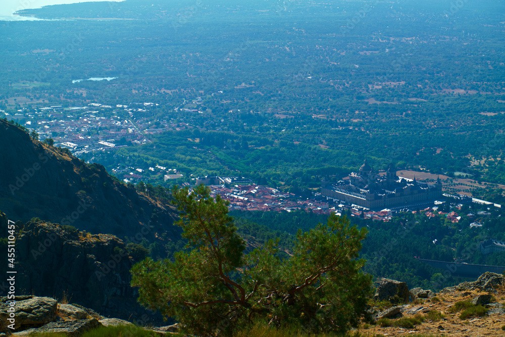 Fototapeta premium krajobraz góry widok drzewa natura hiszpania