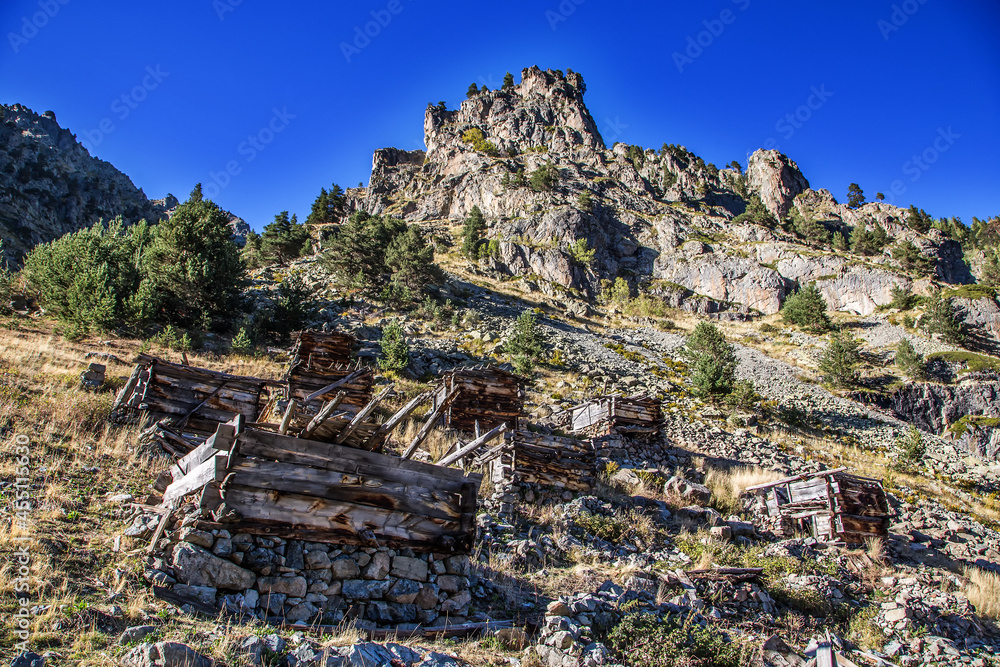 Naklejka premium Abandoned wooden houses in the Barhal region of Artvin