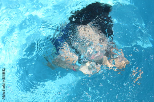 debaixo agua piscina © Comprimido