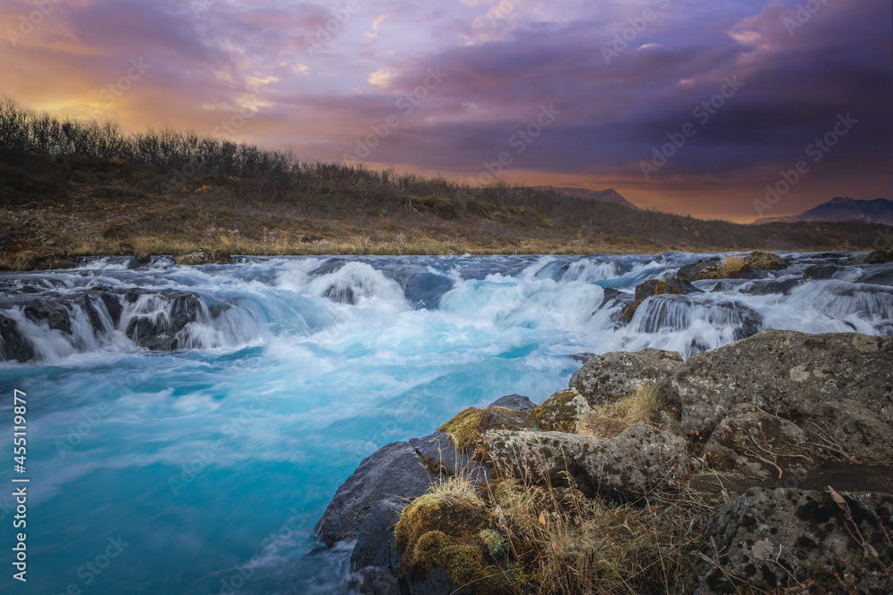 Obraz premium waterfall at sunset