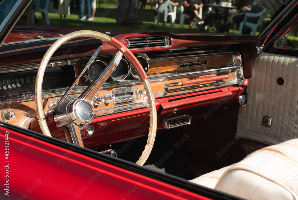 Naklejka premium Inside Bonneville Classic car