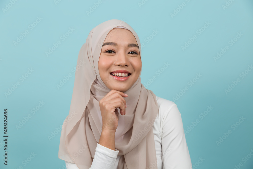 Portrait of smiling Asian young Muslim woman in hijab head scarf ...