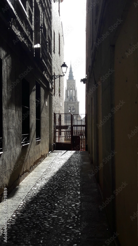narrow street in toledo city spain
