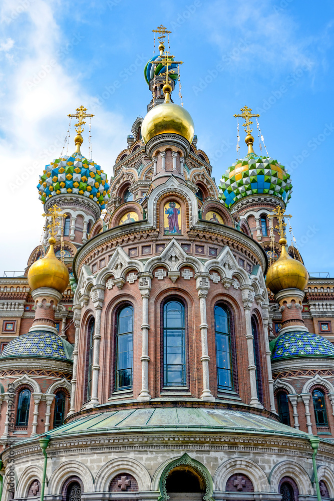 Facade of the famous Church of the Savior on Blood, me Saint Petersburg, Russia