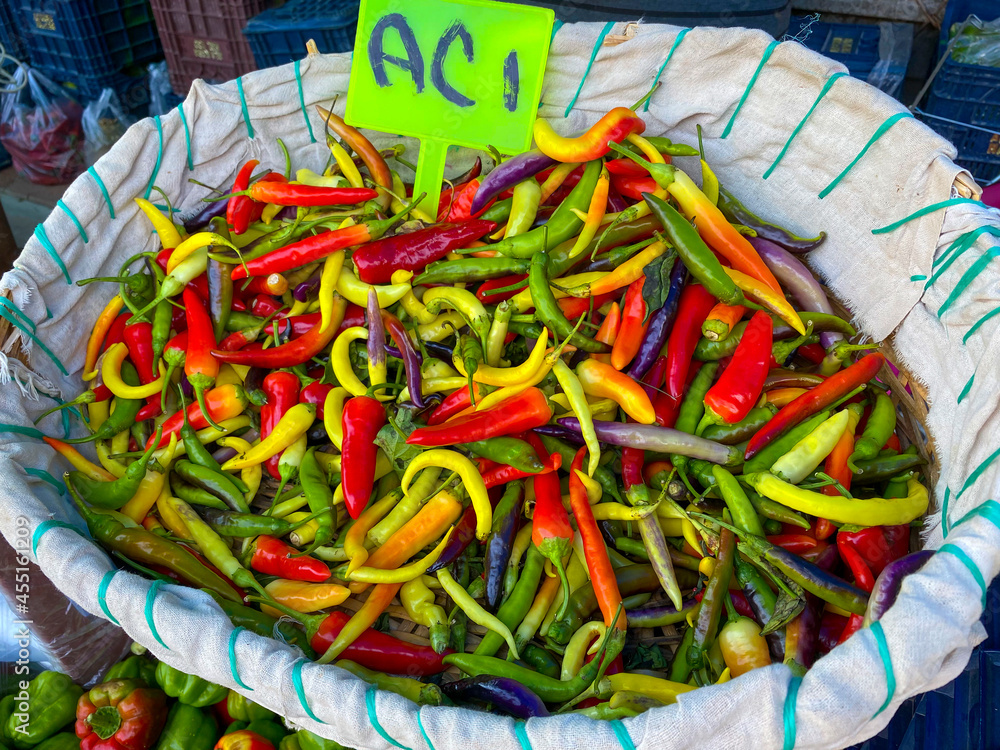 Hot peppers of various colors. (Turkısh = ACI - Englısh = Spicy)