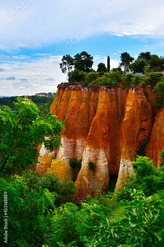 ochrowe, pomarańczowe skały, Provence in France, trees on the cliff, house on ocher yellow rock,