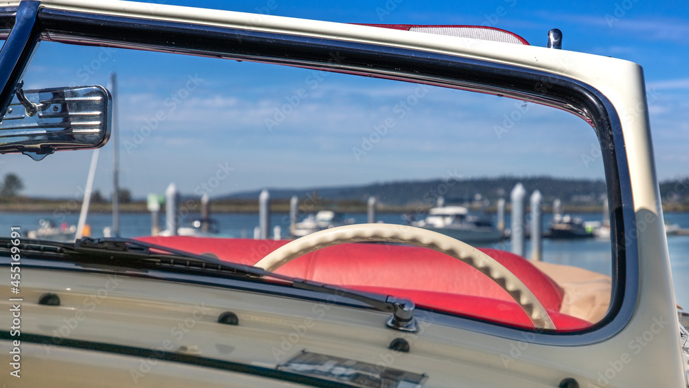 Obraz premium Wheels on the Waterfront, Vintage Car Show