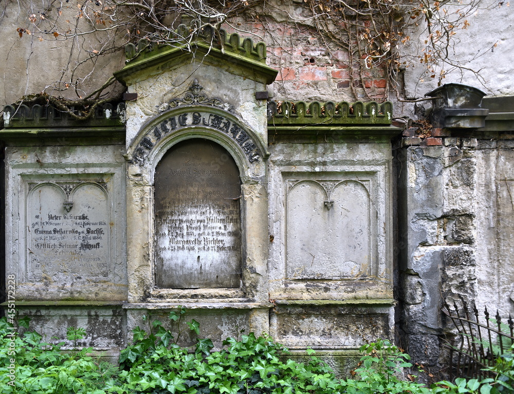 Antike Grabstätten auf dem Neustädter Friedhof  