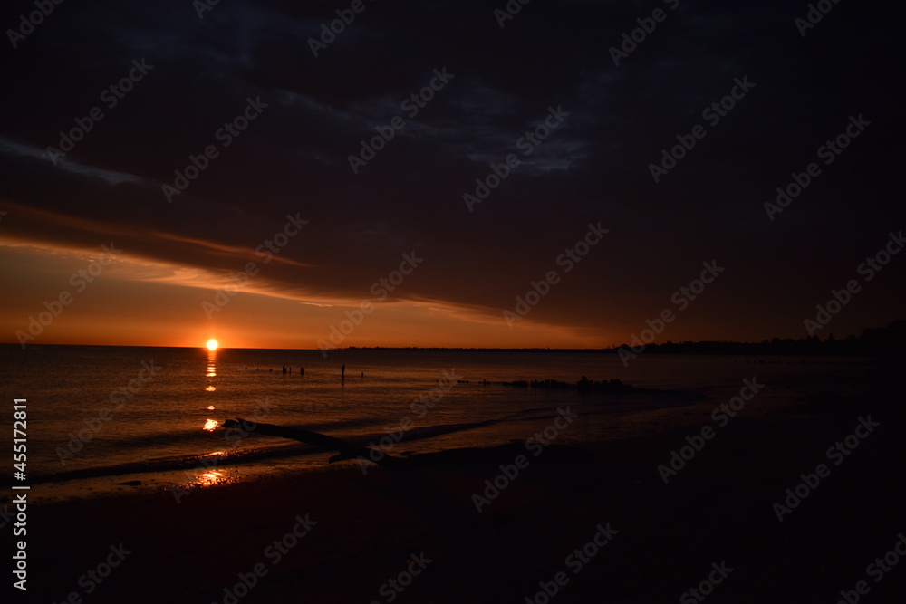 Naklejka premium Sunrise at the New Jersey shore.