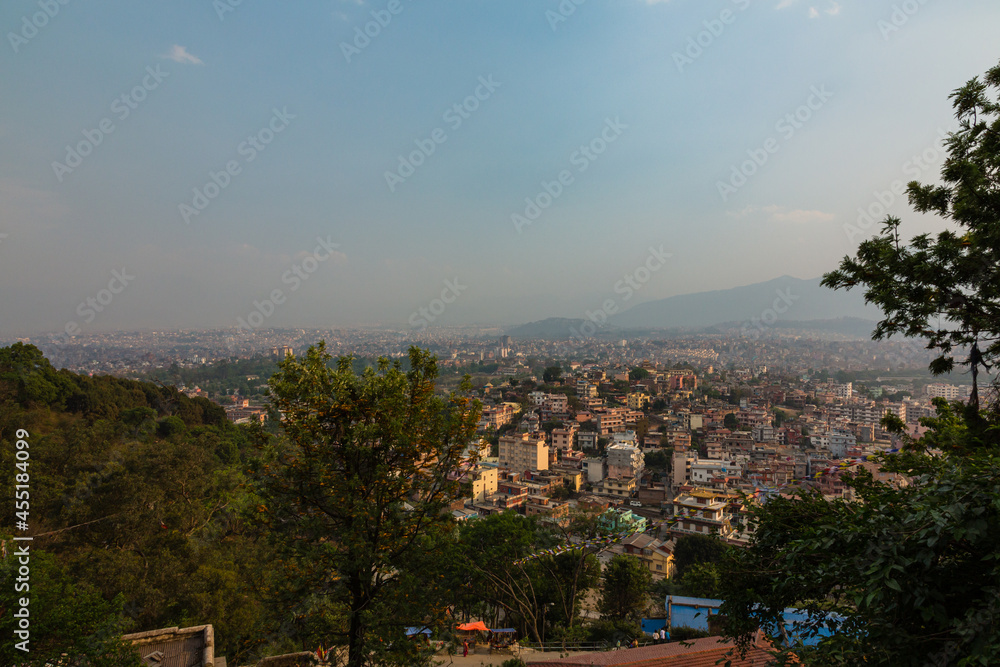 ネパール　カトマンズのスワヤンブナート寺院のある丘から見える市内の街並み