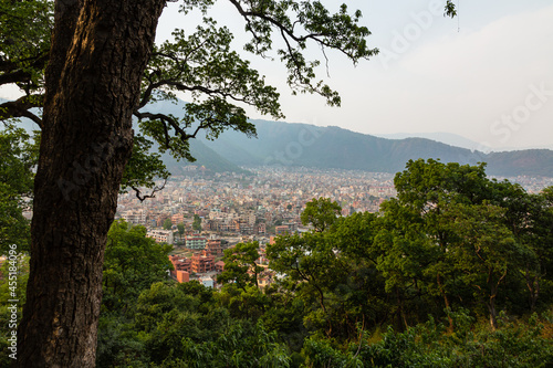 ネパール カトマンズのスワヤンブナート寺院のある丘から見える市内の街並み