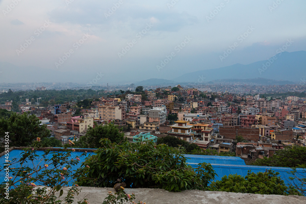 ネパール　カトマンズのスワヤンブナート寺院のある丘から見える市街地の街並み