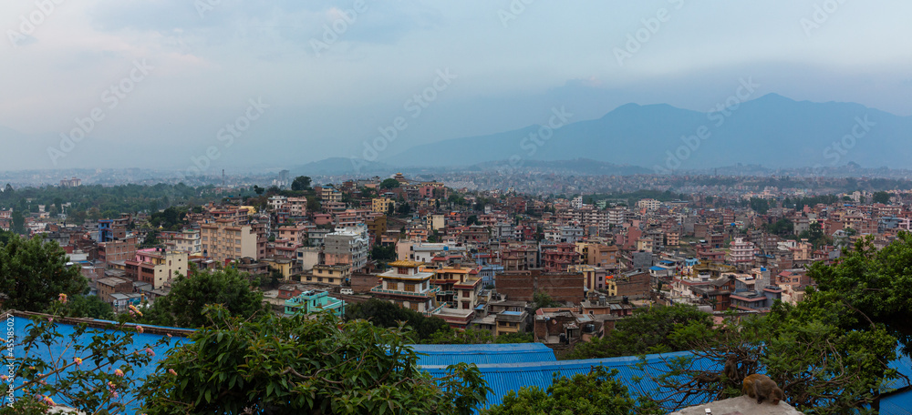 ネパール　カトマンズのスワヤンブナート寺院のある丘から見える市街地の街並み