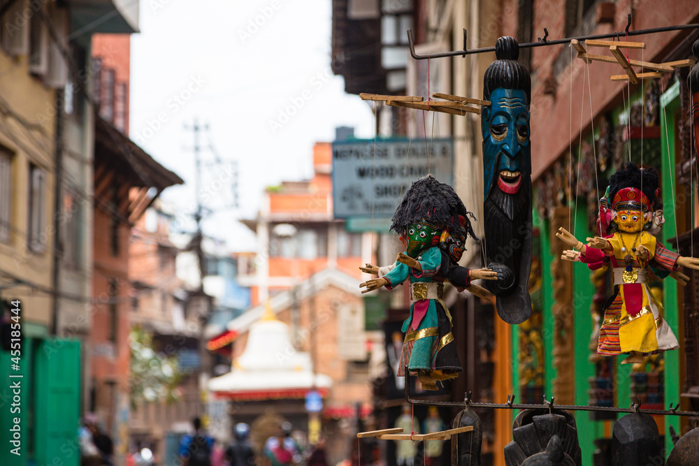 ネパール　パタンの旧市街の店で売られている操り人形