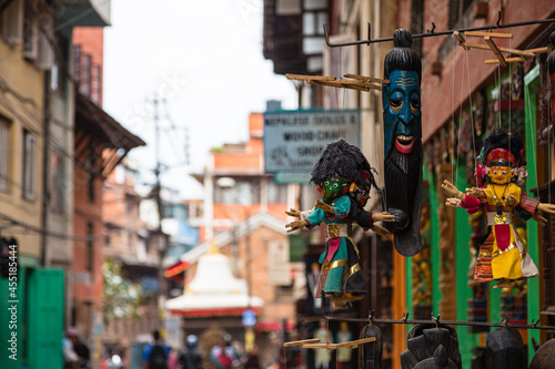 ネパール パタンの旧市街の店で売られている操り人形