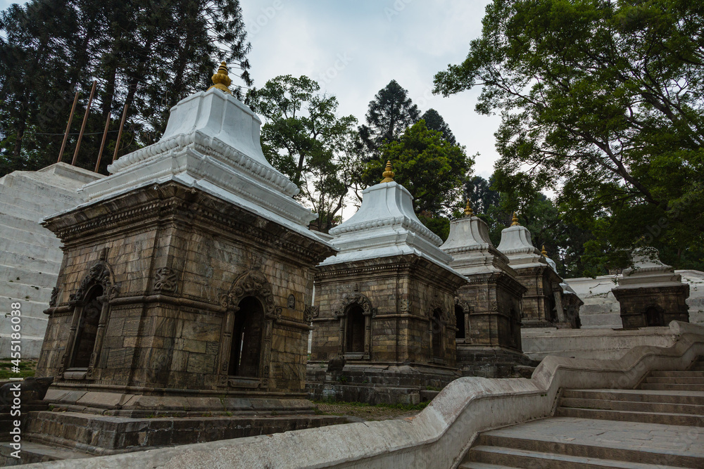 ネパール　カトマンズの郊外のパシュパティナート寺院の火葬場