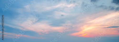 夕焼け　空　雲　背景　背景素材 © Kazuhito Hiramatsu