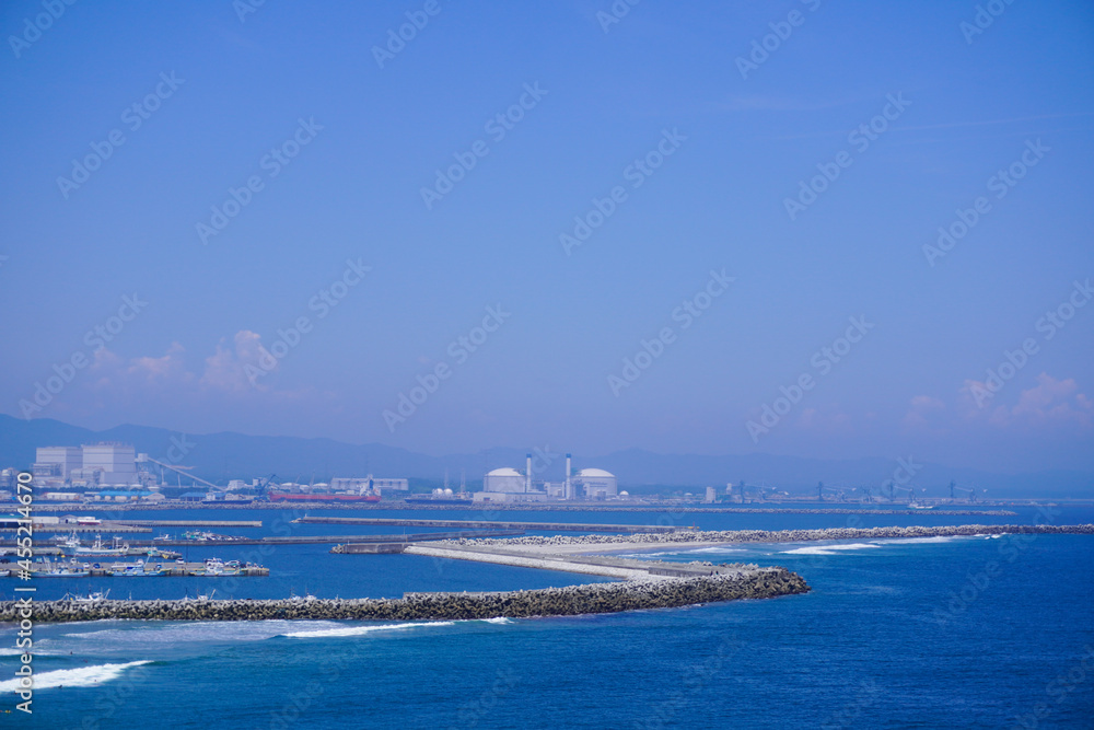 高台から望む相馬港と松川浦新漁港、天然ガス発電所