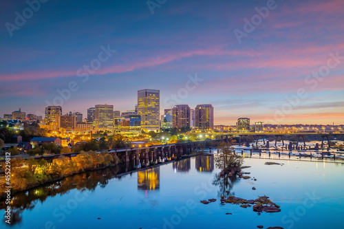 Richmond downtown city skyline cityscape in Virginia, USA © f11photo
