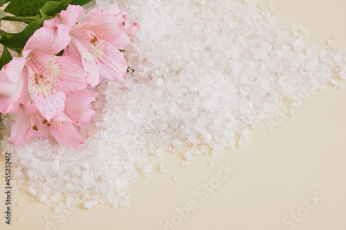 Fototapeta Naklejka Na Ścianę i Meble -  sea salt an pink lily flowers on beige background