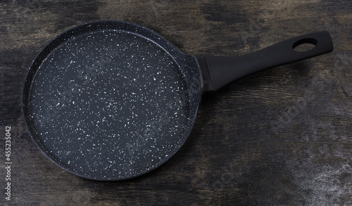 Flat frying pan with non-stick granite coating for pancakes