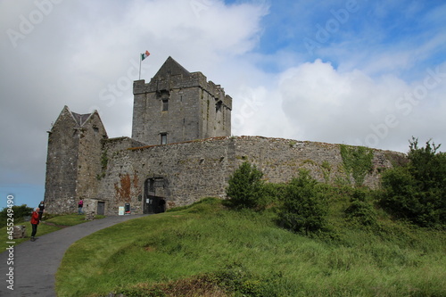 Castillo de Dunguaire, Irlanda. Casa torre del siglo XVI en la bahía de Galway.