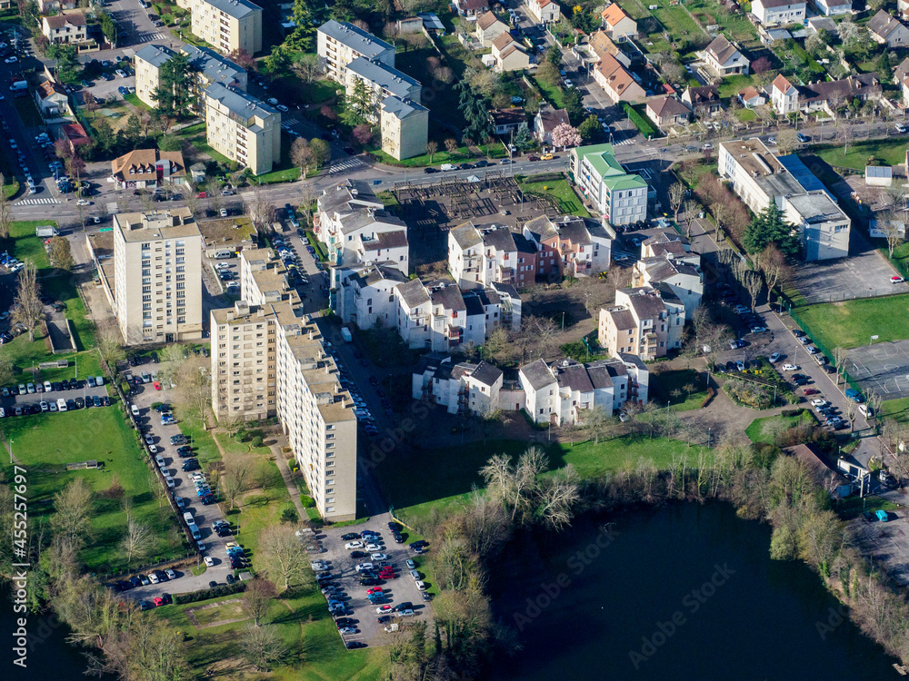 vue aérienne du quartier du Val Fourré à Mantes-la-Jolie dans les Yvelines en France