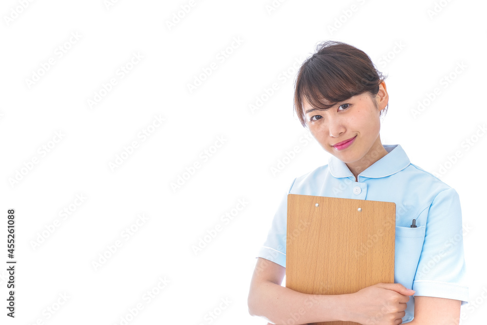 カルテを持つ看護師 カルテを持つ看護師